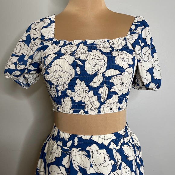 Blue White Floral Print Dress Set Puff Sleeve Crop Top Flowy Skirt Packable S 4 - Picture 7 of 11
